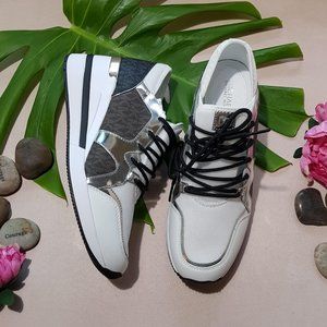 MICHAEL KORS Liv Trainer Extreme Signature Sneaker